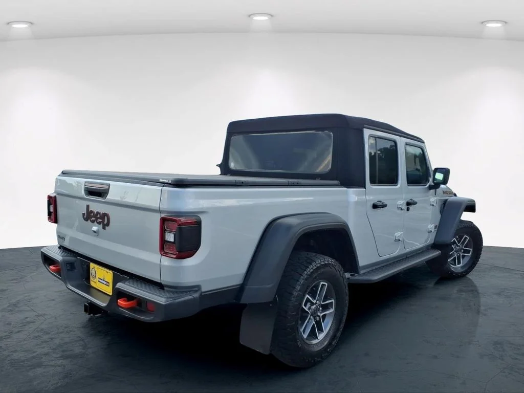 Used 2024 Silver Jeep Mojave image 8