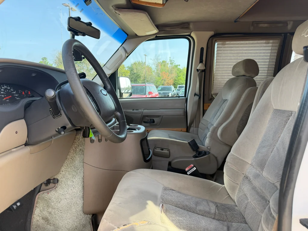 Used 2004 Oxford White Clearcoat Ford Recreational image 10