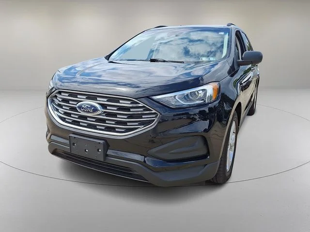 Used 2020 Black Ford SE image 4