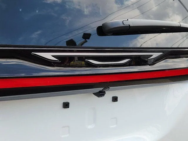 New 2027 Bright White Clear-Coat Exterior Paint Chrysler Select image 9