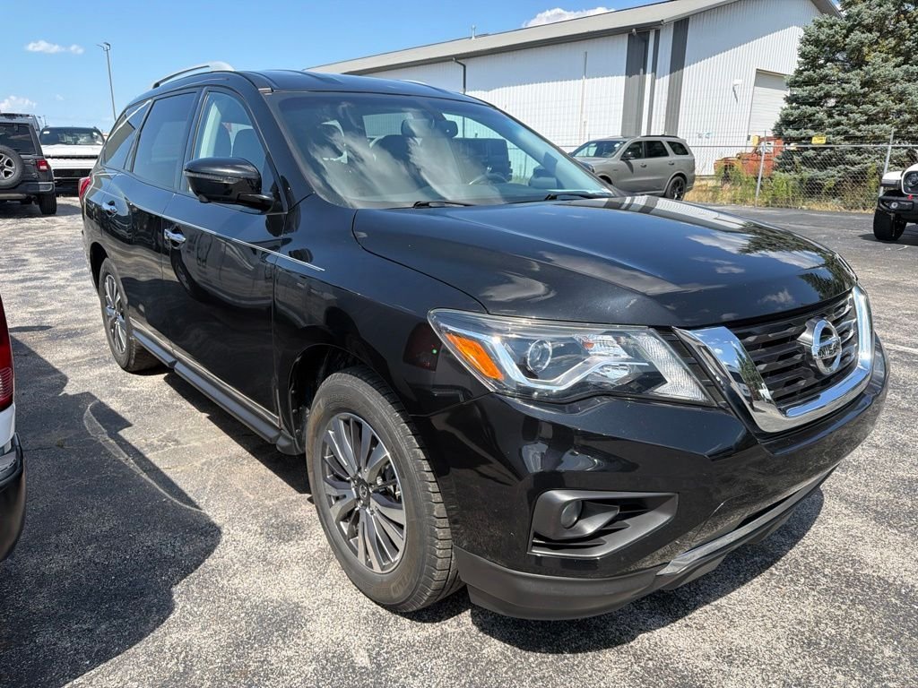 Used 2018 Black Nissan SL image 6