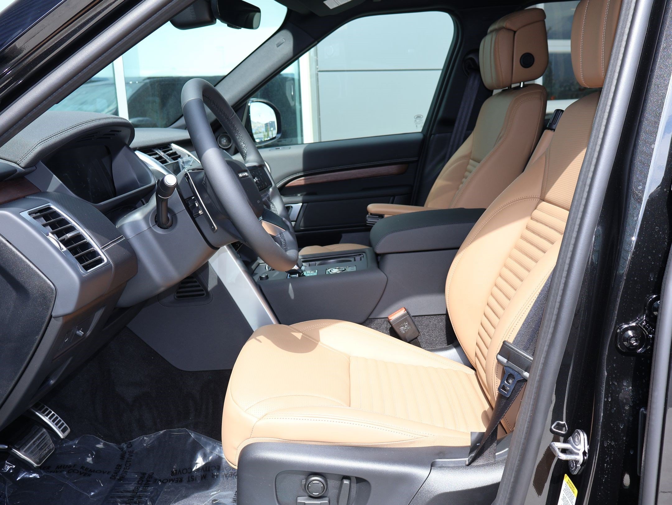 New 2026 Santorini Black LAND ROVER Dynamic SE image 16
