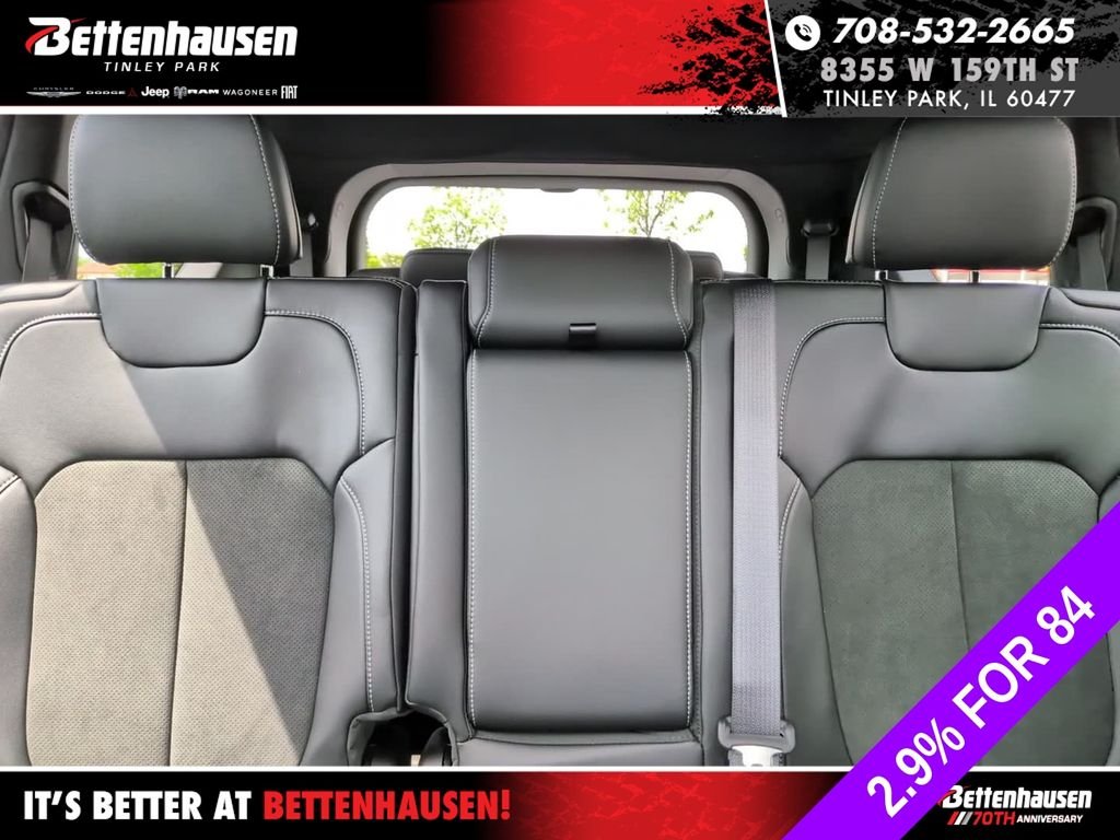 New 2026 Diamond Black Crystal Pearl-Coat Exterior Paint Jeep Laredo image 28