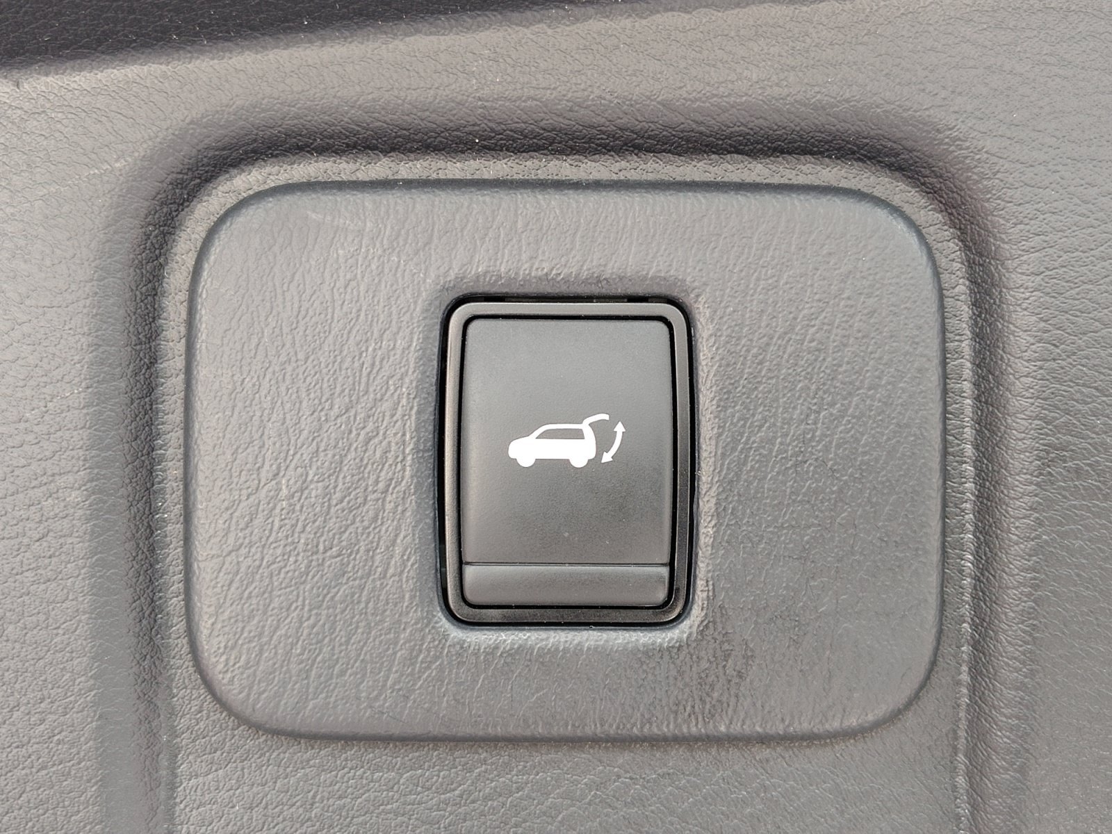 Used 2017 Gun Metallic Nissan SL image 32