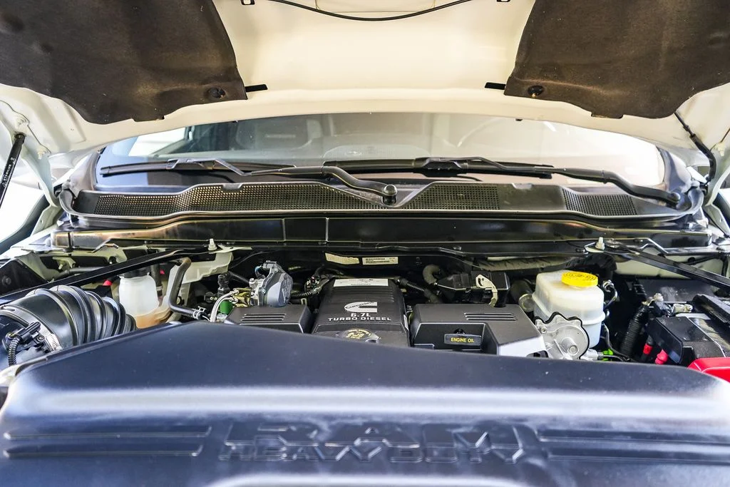 Used 2023 White Ram Laramie image 24