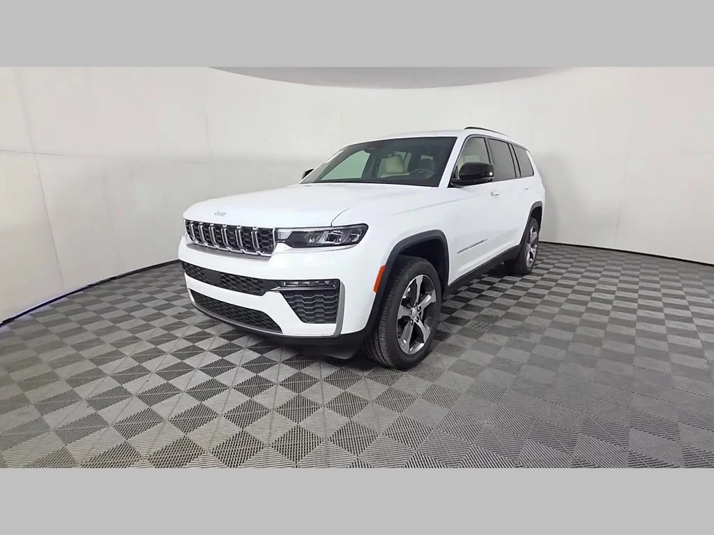 New 2026 Bright White Clear-Coat Exterior Paint Jeep Limited image 37