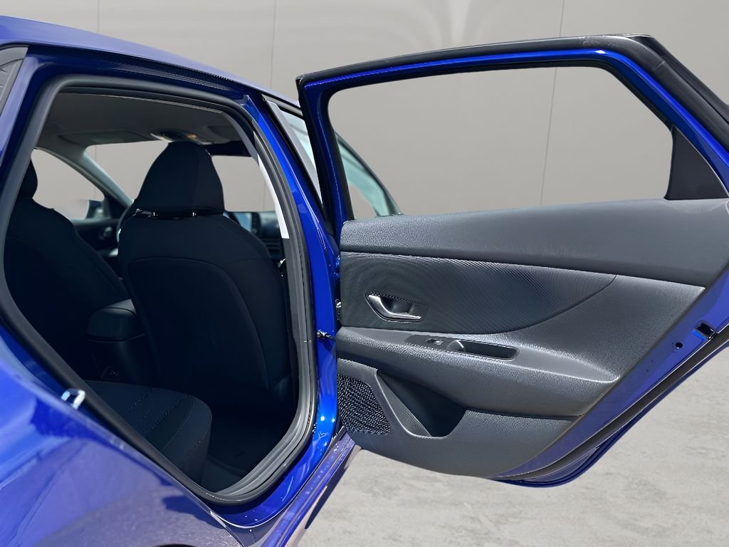 2025 Hyundai Elantra SE - Photo 28