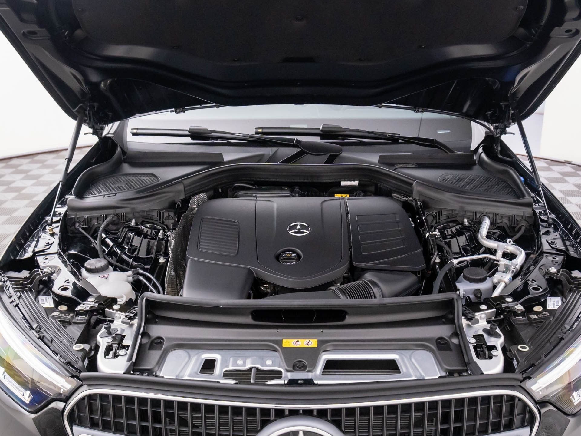 New 2026 Black Mercedes-Benz GLC 300 image 27