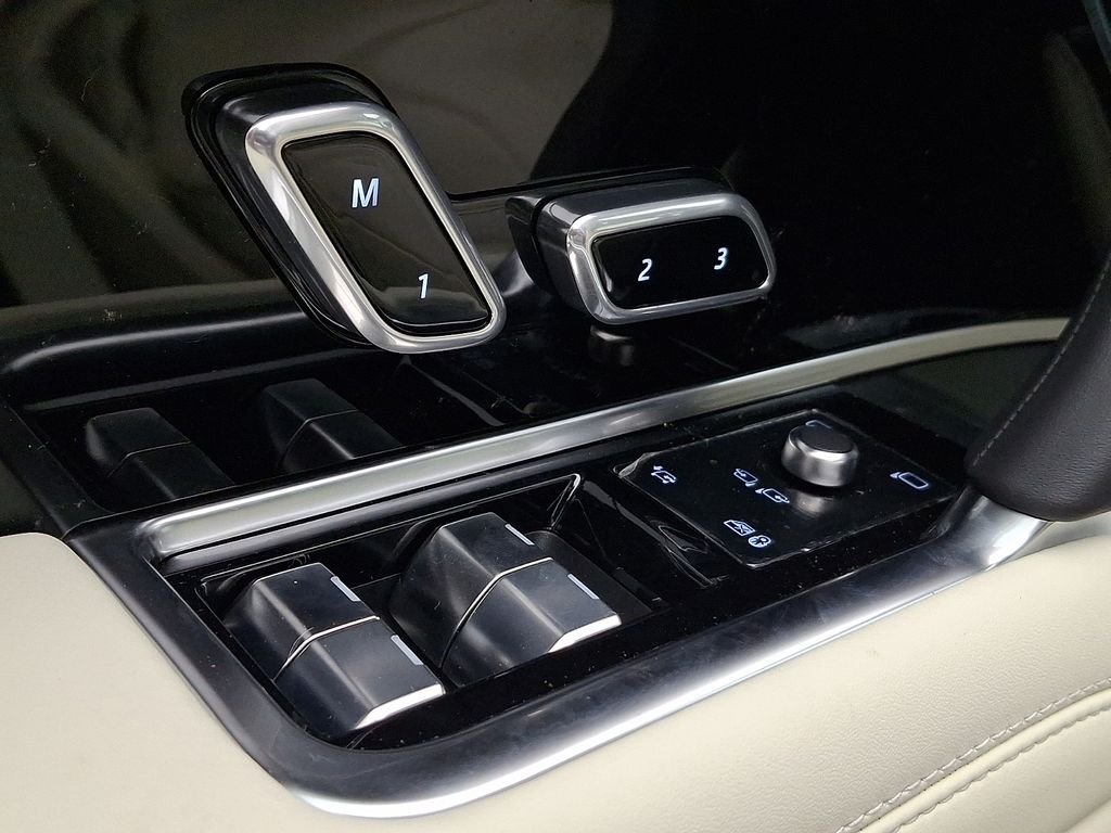 New 2026 Eiger Grey Land Rover SE image 20