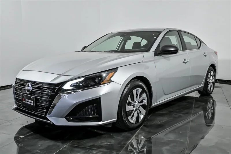 Used 2024 Brilliant Silver Metallic Nissan 2.5 S image 5