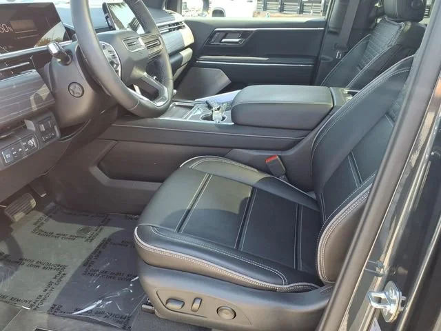 Used 2025 Deep Ocean Metallic GMC Extended Range Denali image 14