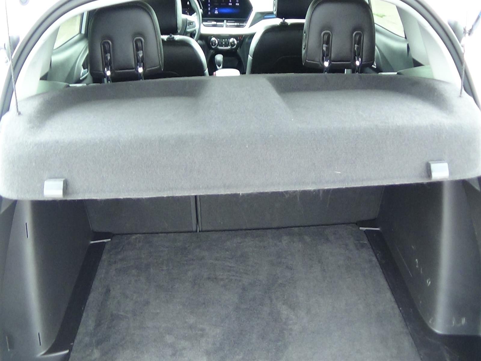 Used 2025 Summit White (gaz) Chevrolet LT image 11