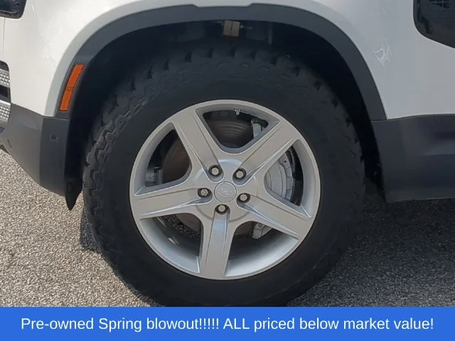 Used 2020  Land Rover SE image 18