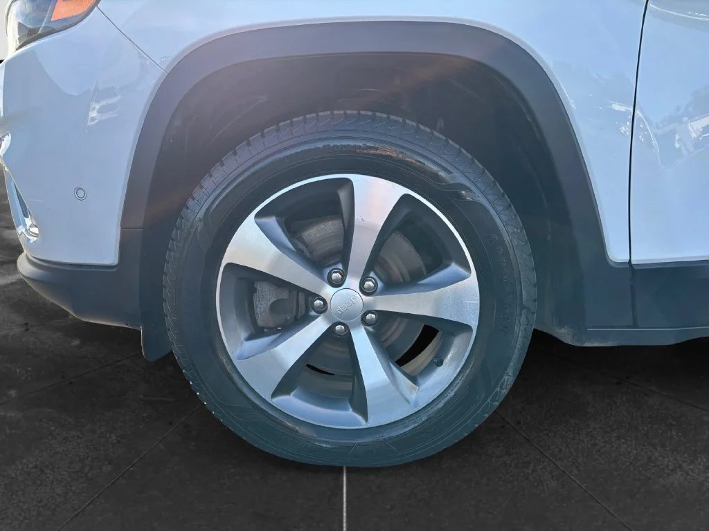 Used 2022 Bright White Clearcoat Jeep Limited image 15