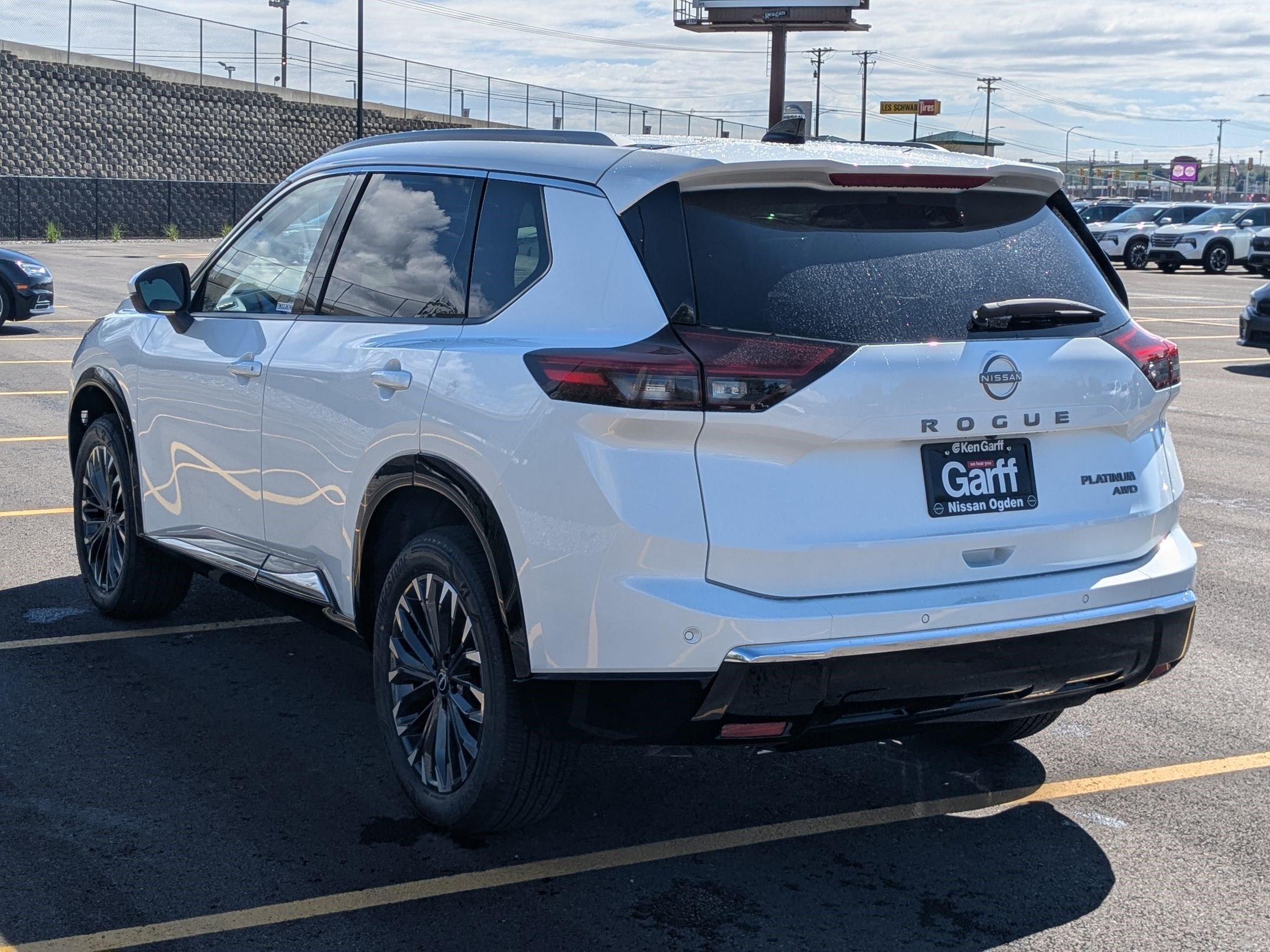 New 2026 Everest White Pearl Tricoat Nissan Platinum image 5