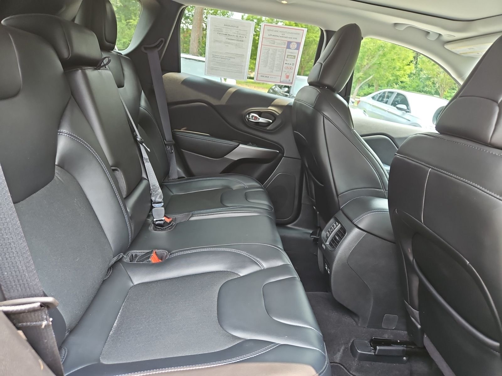 Used 2021 Beige Jeep Latitude Plus image 17