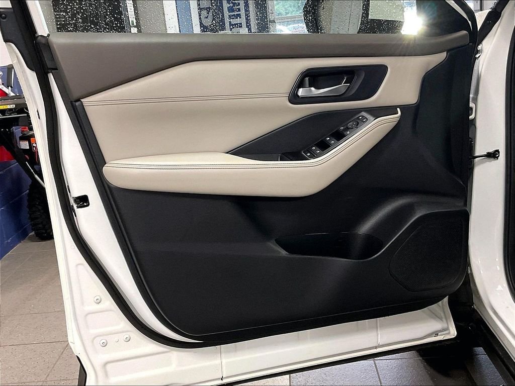 Used 2023 White Nissan SV image 9