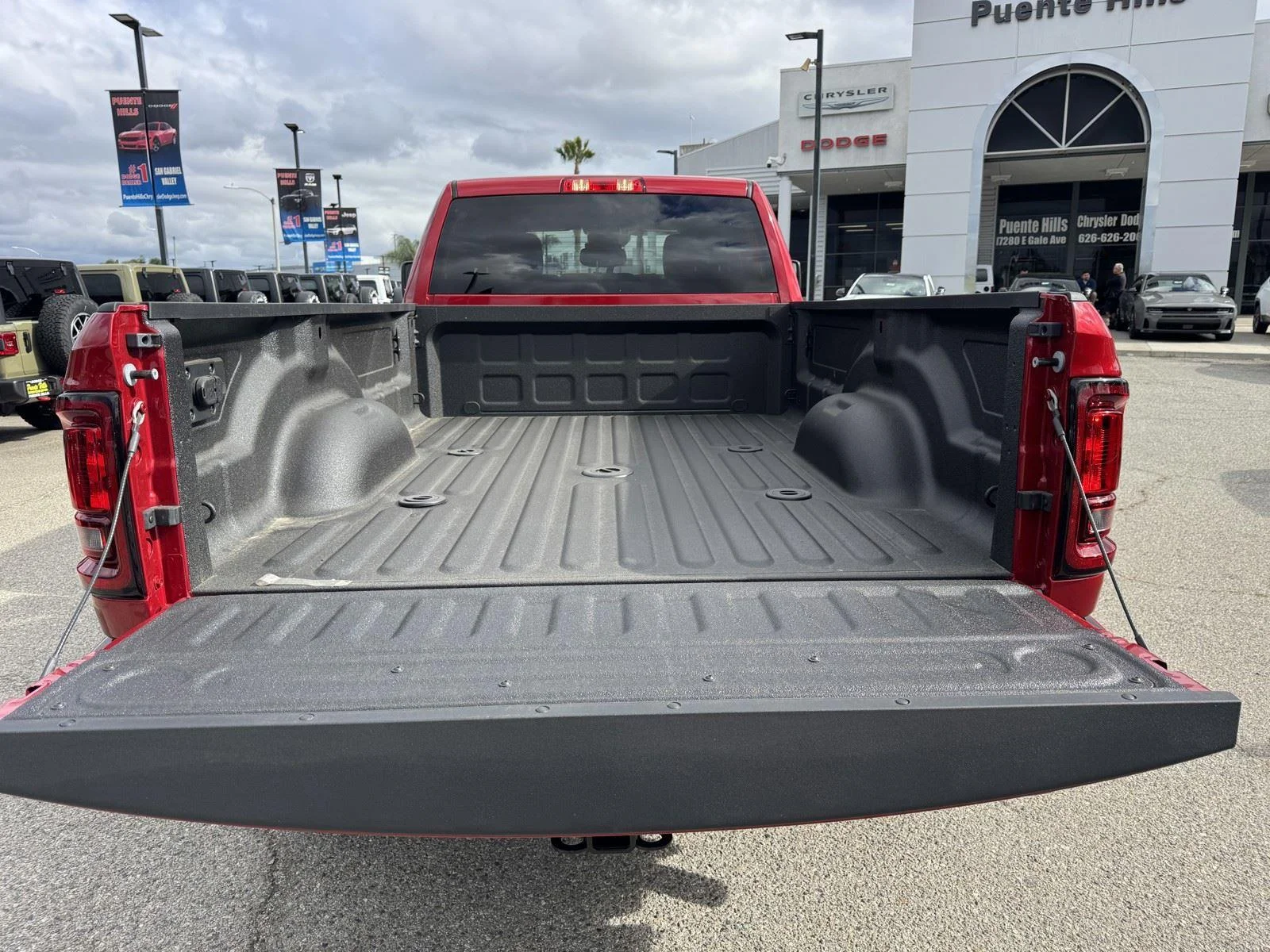 New 2026 Molten Red Pearl-Coat Exterior Paint RAM Big Horn image 12
