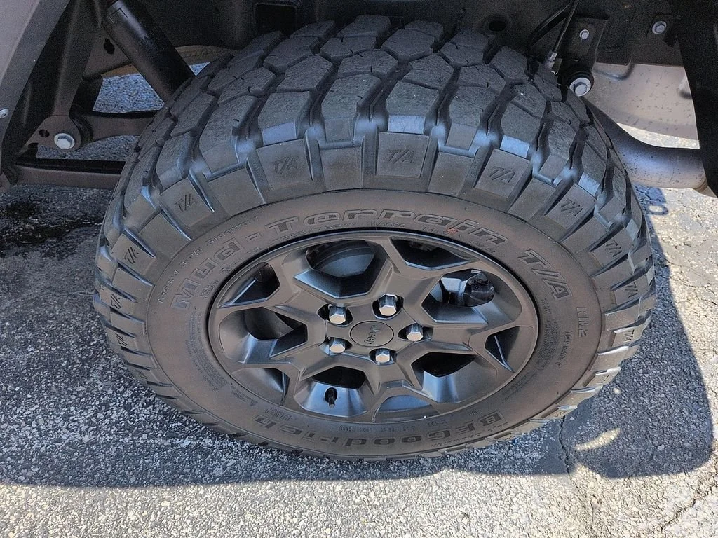 Used 2023 Green Jeep Willys image 10