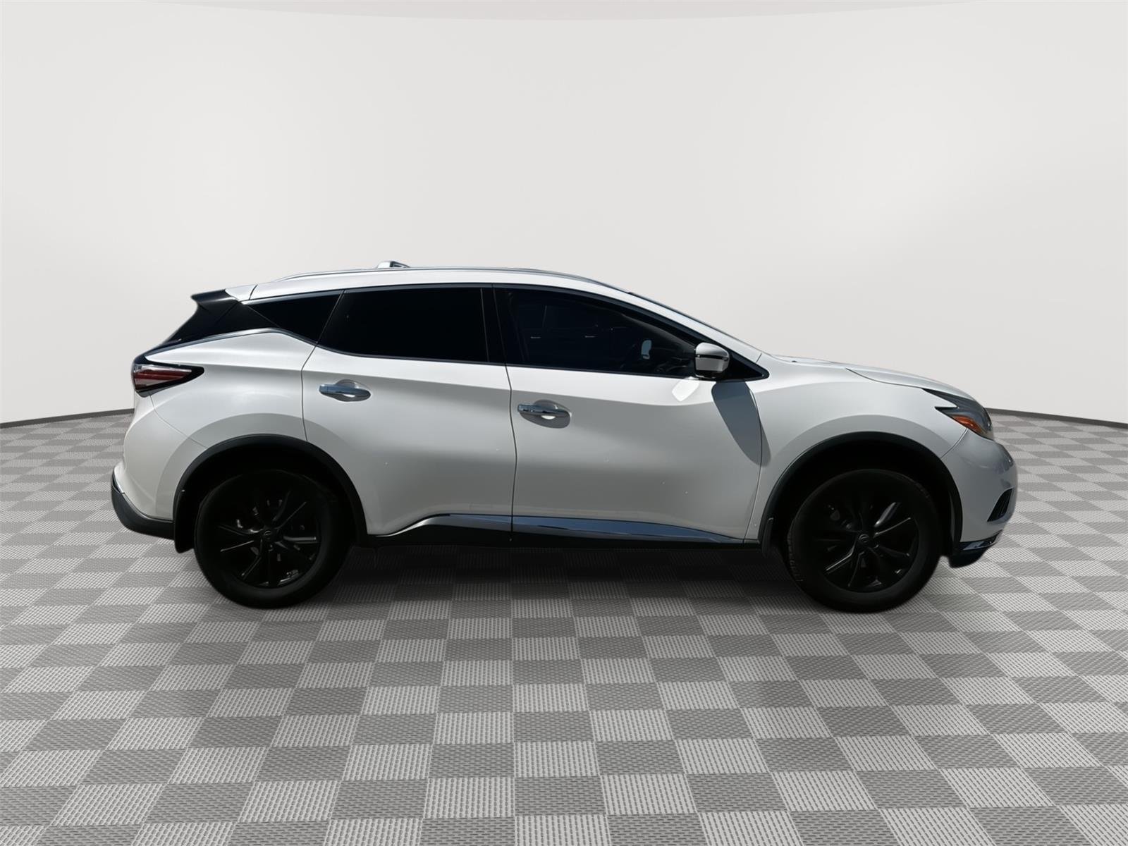 Used 2016 Pearl White Nissan SL image 7