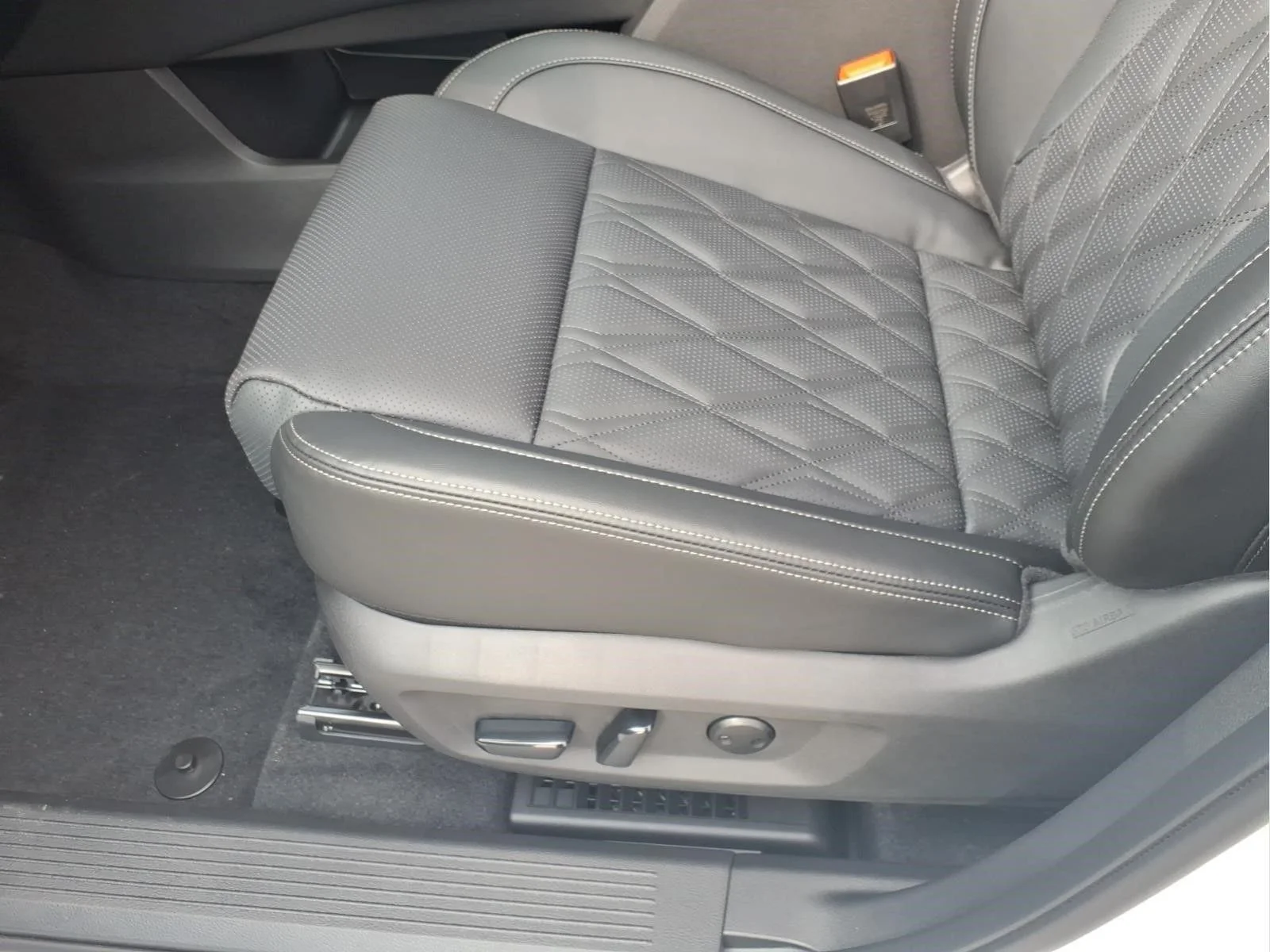 New 2026 Everest White Pearl TriCoat Nissan Platinum image 14