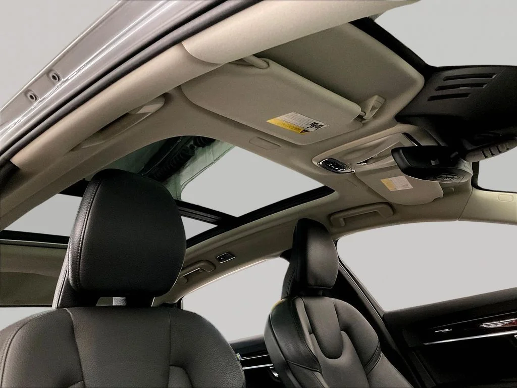 Used 2019 Gray Volvo T6 Momentum image 26