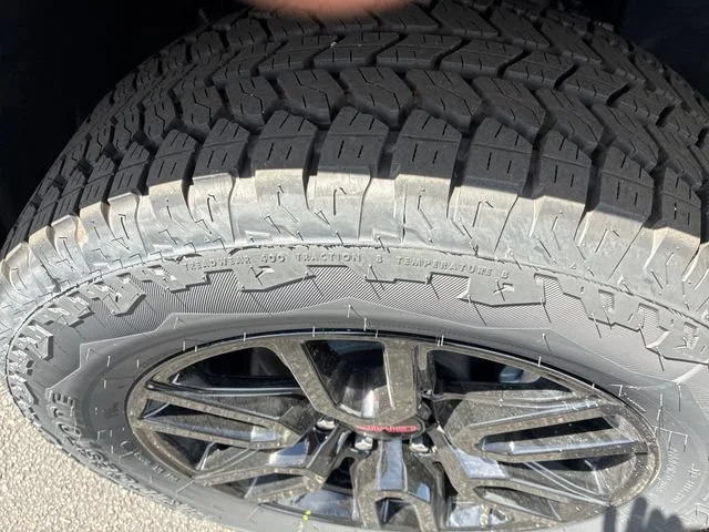 New 2026 Summit White GMC Elevation image 30