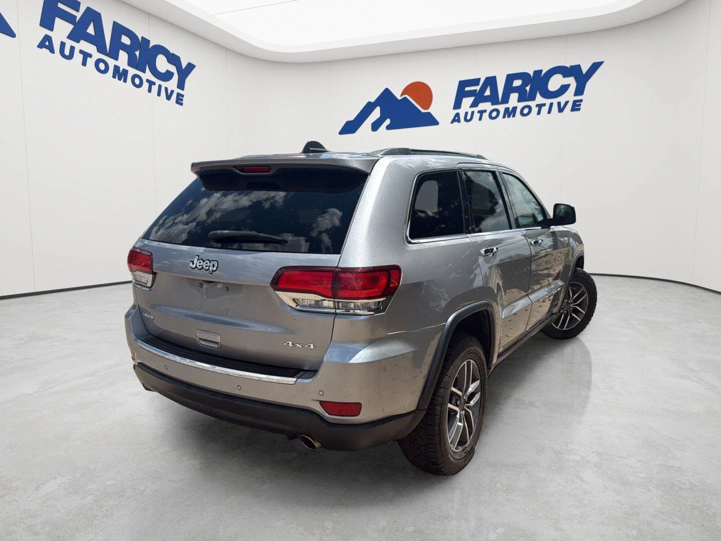 Used 2020 Billet Silver Metallic Clearcoat Jeep Limited image 6