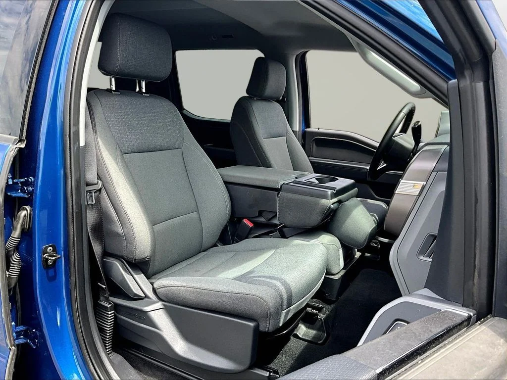Used 2025 Blue Ford XLT image 26