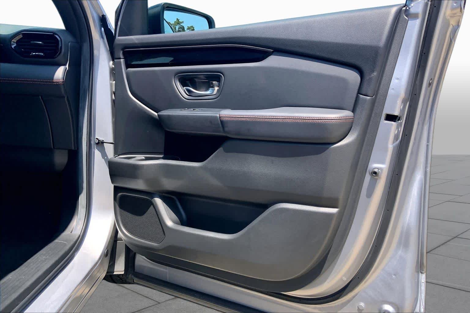Used 2025 Lunar Silver Metallic Honda TrailSport image 22