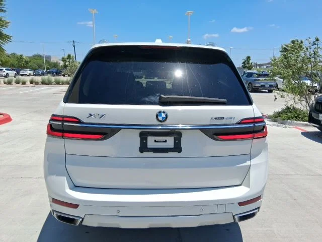 Used 2023 White BMW xDrive40i image 5