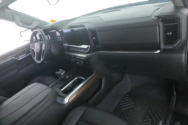 Used 2025 Black Chevrolet RST image 29