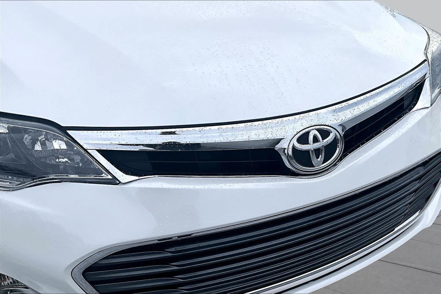 Used 2013 Blizzard Pearl Toyota Limited image 29