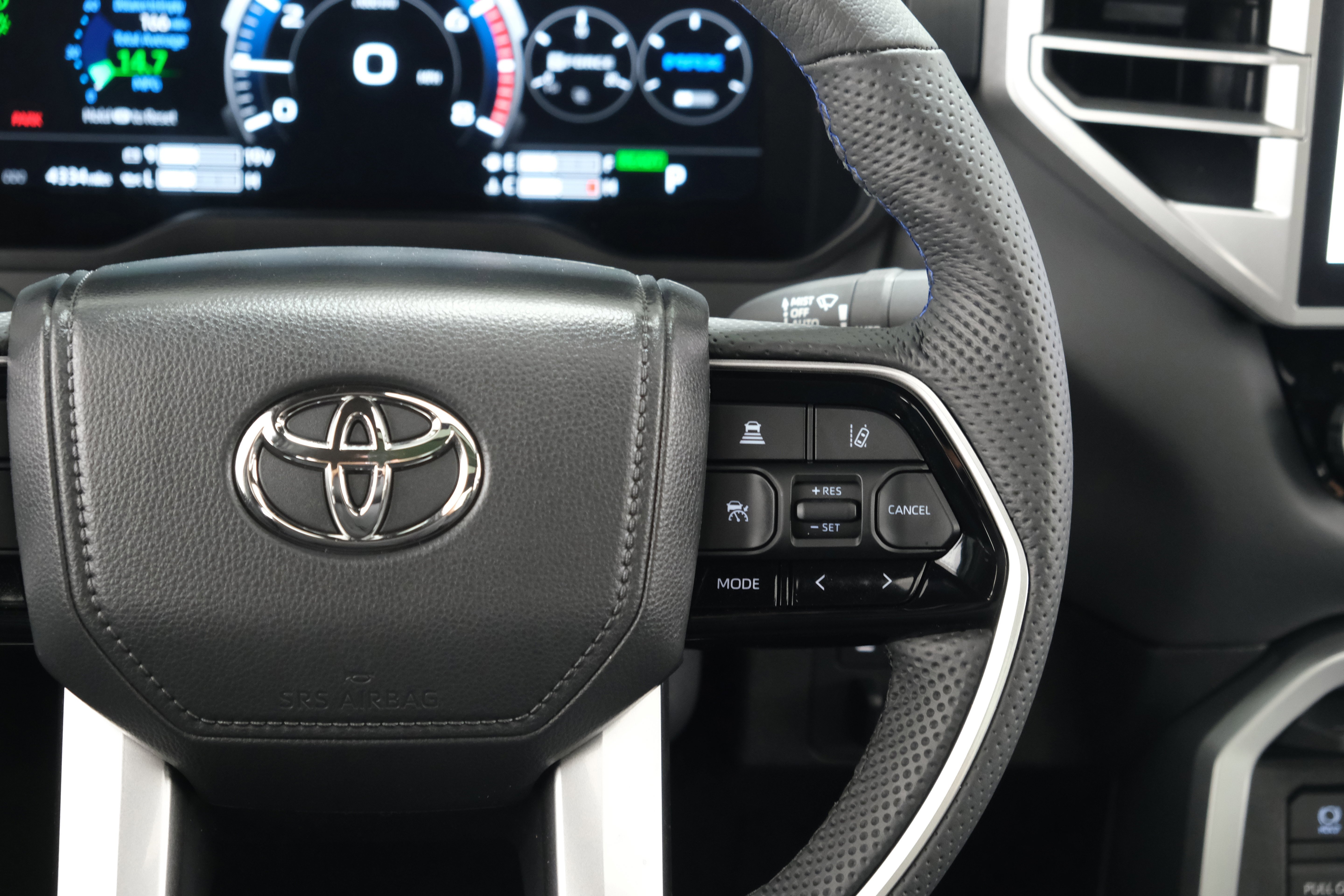 2025 Toyota Tundra Platinum - Photo 16