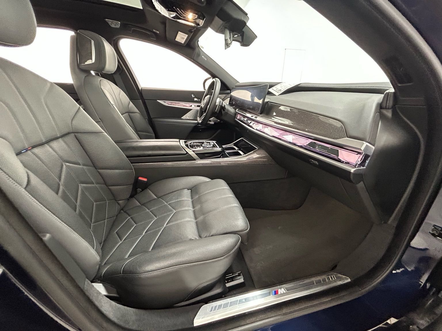 Used 2023 Tanzanite Blue II Metallic BMW 760i xDrive image 39