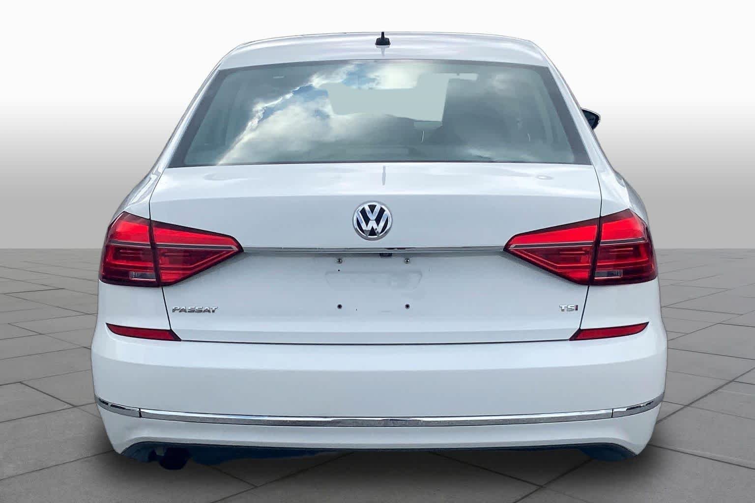 Pre-Owned 2016 Volkswagen Passat 1.8T S
