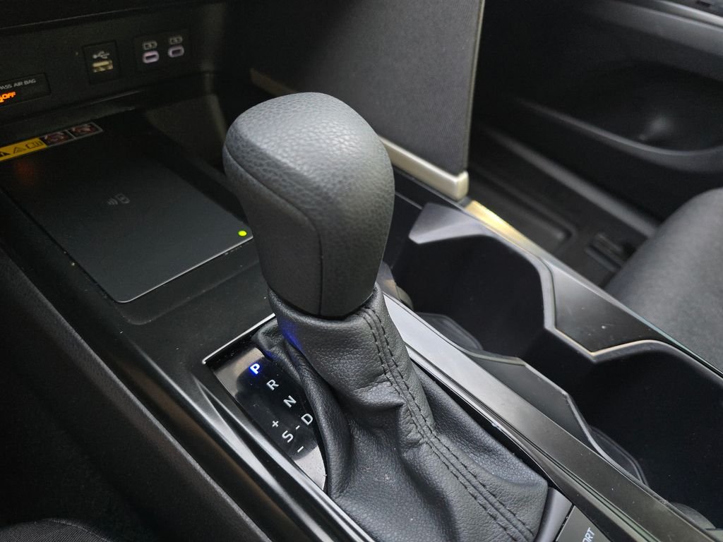 Used 2025  Toyota LE image 26
