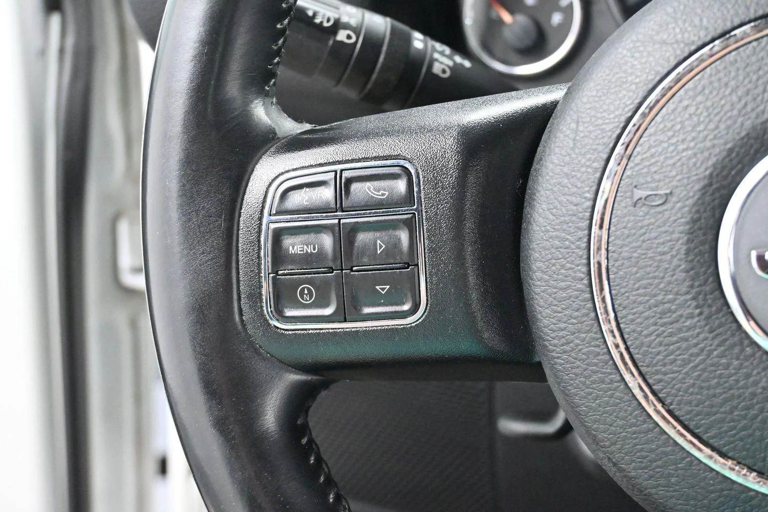 Used 2017 Bright White Clearcoat Jeep Sport image 17