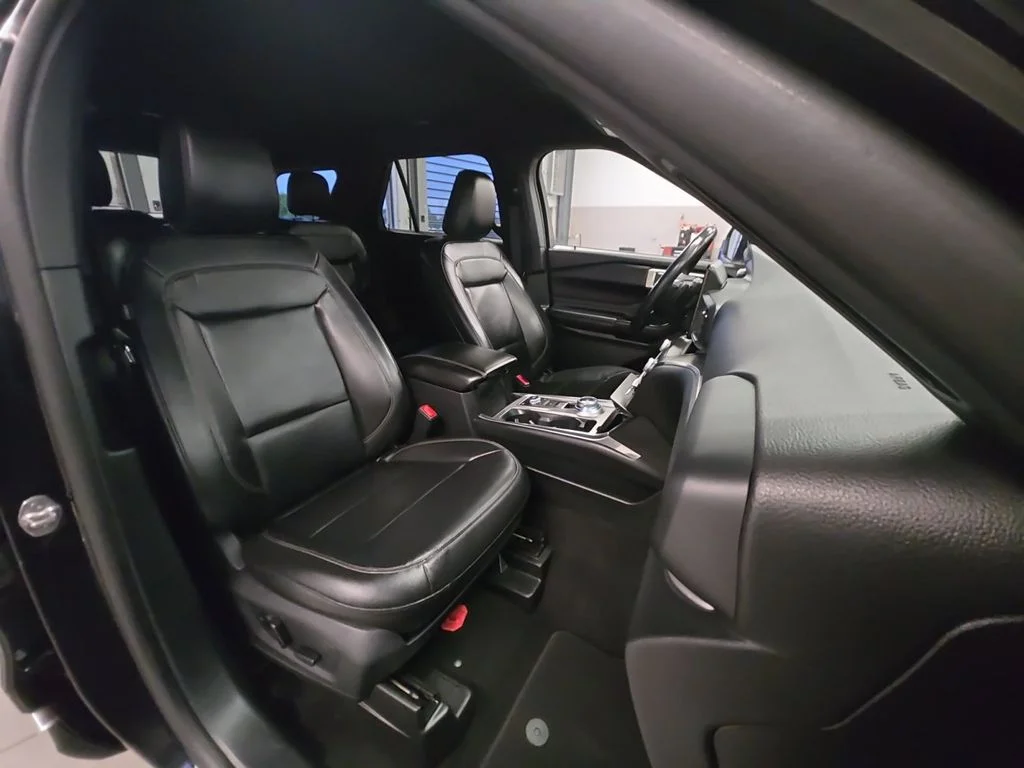 Used 2020 Black Ford XLT image 30
