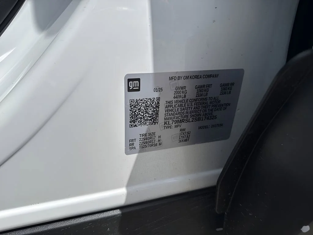 Used 2025 Summit White Chevrolet LT image 33