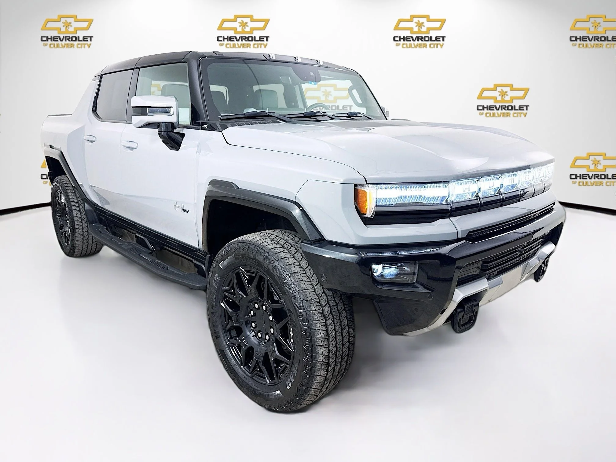 Used 2025 Meteorite Metallic (Grey) GMC 2X image 1