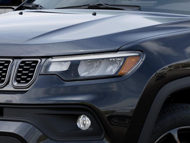 New 2026 Diamond Black Crystal Pearlcoat Jeep Latitude image 6