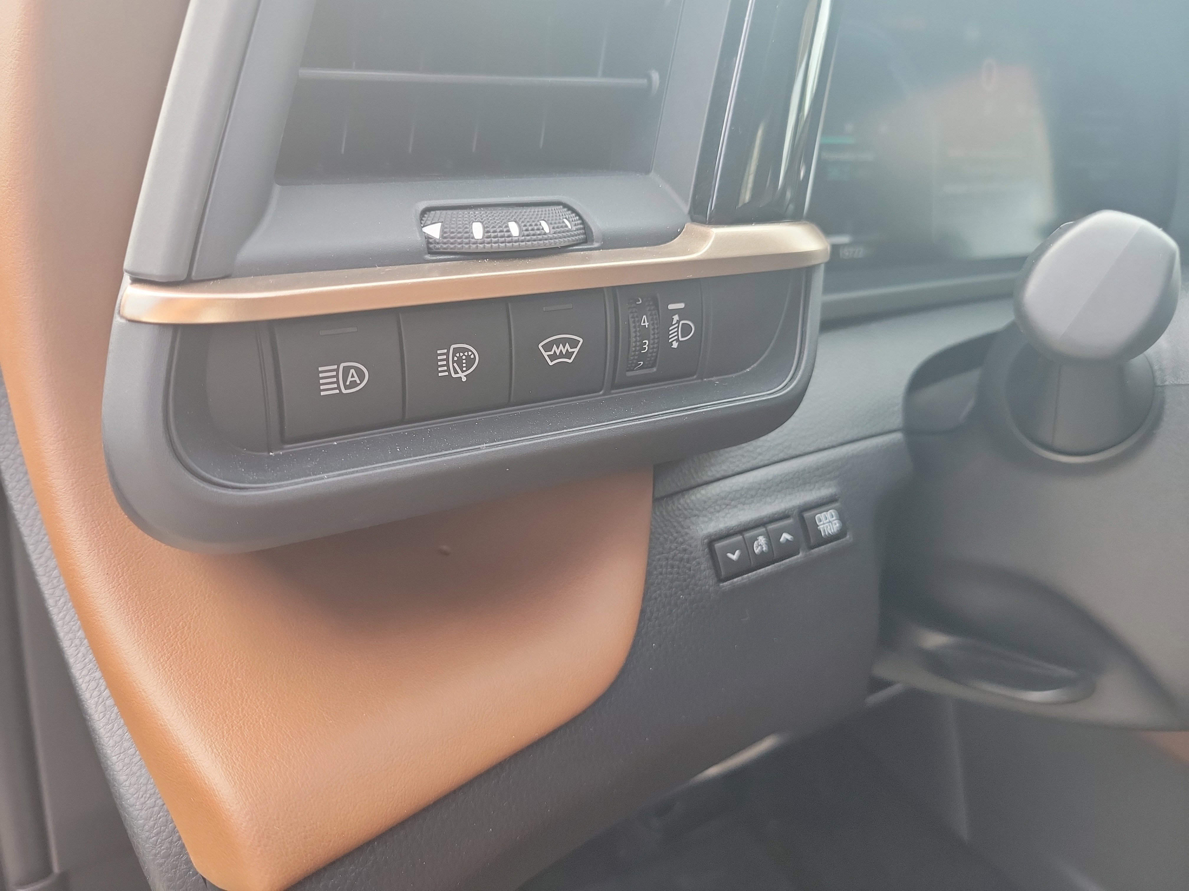 Certified Used 2025 Cloud Toyota XLE image 26