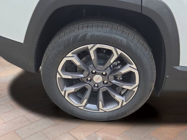 New 2026 Summit White GMC Elevation image 18