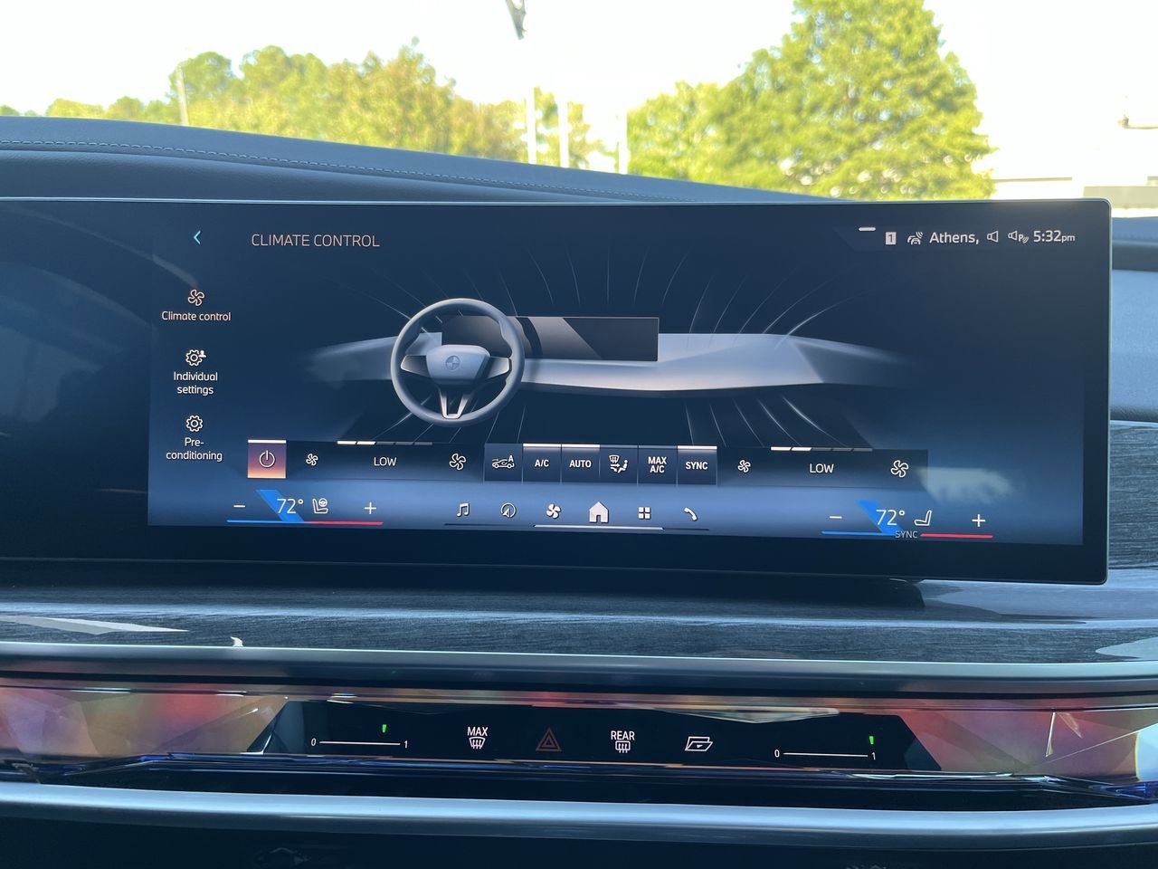 2025 BMW i7 50 - Photo 27