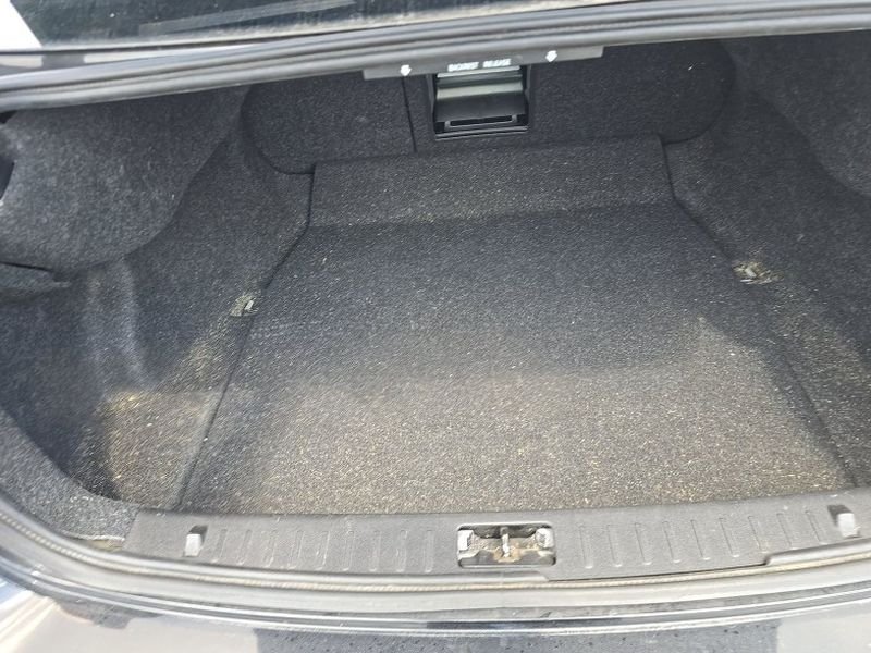 Used 2018 Onyx Black Metallic Volvo Dynamic image 10