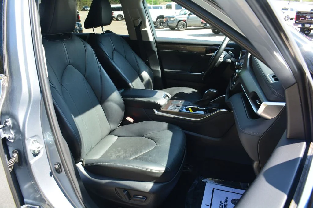 2023 Toyota Highlander Limited - Photo 22