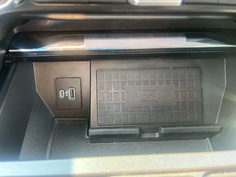 Used 2022 Agate Black Metallic Ford LARIAT image 25