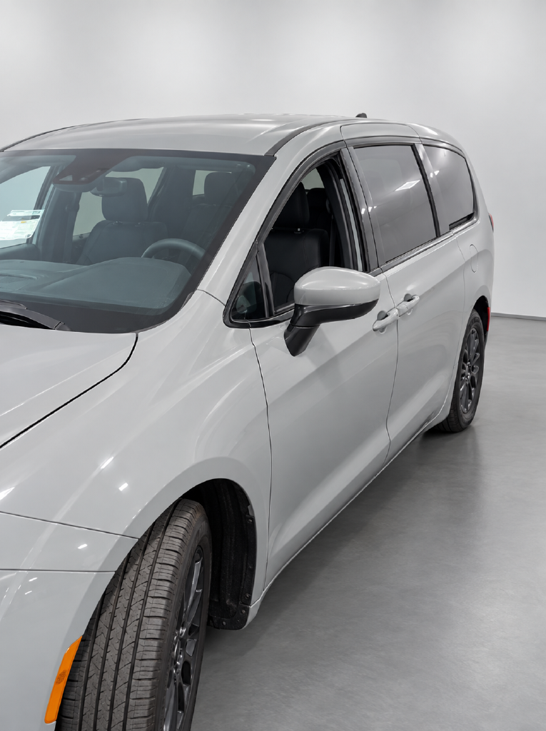 Used 2023 White Chrysler Touring L image 2