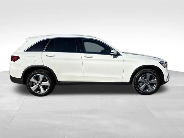 Used 2022 White Mercedes-Benz GLC 300 image 7